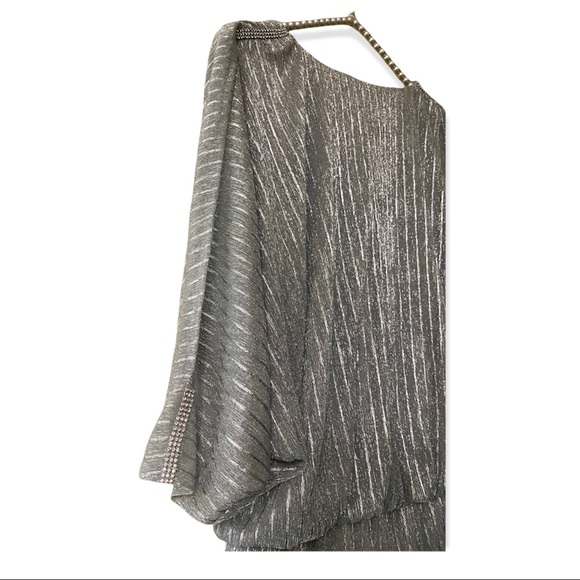 Prelude Metallic Silver Top, size Medium - Picture 5 of 12